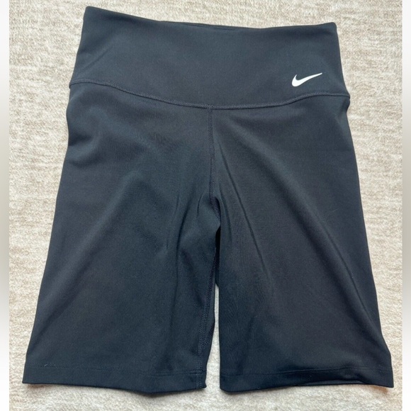 Nike dri fit Women's XS Biker Short Athletic Essential High Waist Black like new - Picture 1 of 8